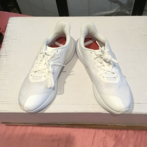 NWOT Lane Eight Women’s 8.5 The Relay Trainer Running Shoes RT 1101 White Breeze - Picture 3 of 5